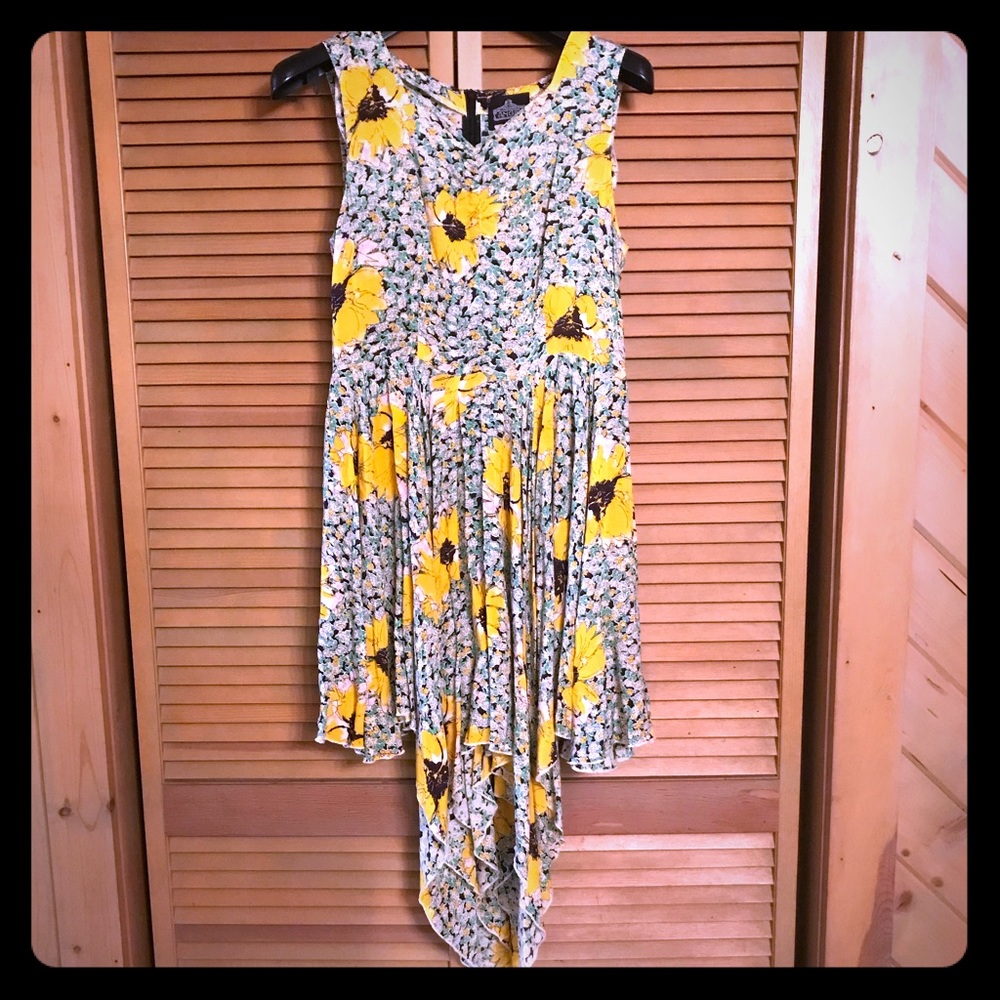 Super cute Angie sundress with sunflower print